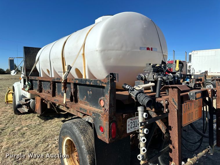 image for item OI9335 1992 International 4700 dump flatbed truck 