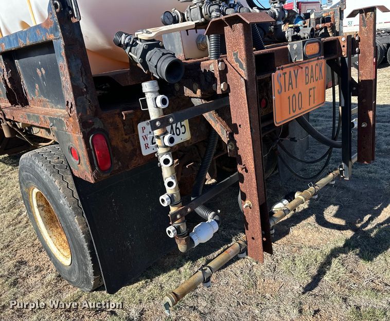 image for item OI9335 1992 International 4700 dump flatbed truck 