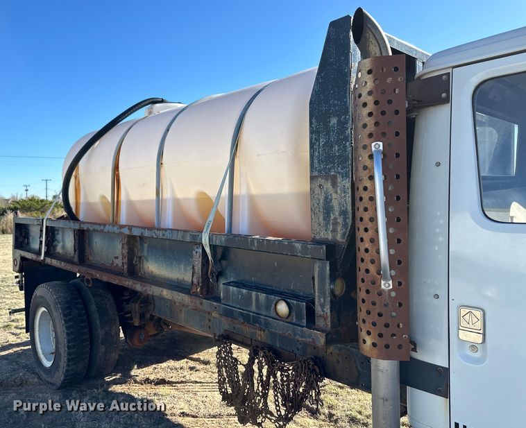 image for item OI9335 1992 International 4700 dump flatbed truck 