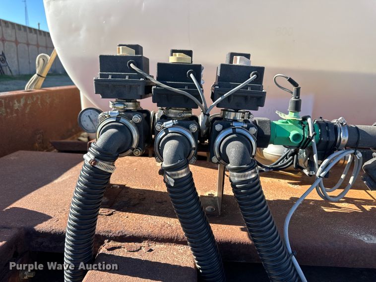 image for item OI9335 1992 International 4700 dump flatbed truck 