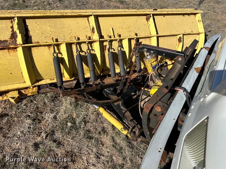 image for item OI9335 1992 International 4700 dump flatbed truck 