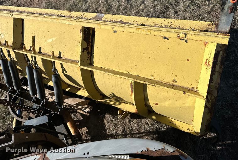 image for item OI9335 1992 International 4700 dump flatbed truck 