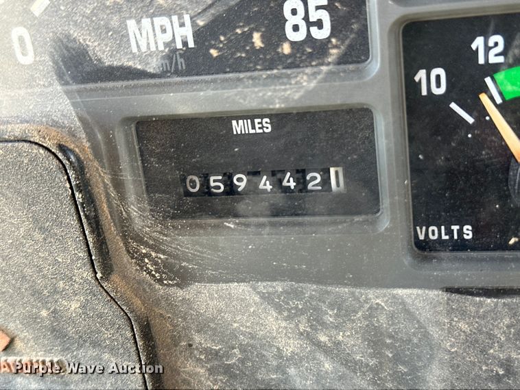 image for item OI9335 1992 International 4700 dump flatbed truck 