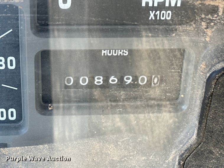 image for item OI9335 1992 International 4700 dump flatbed truck 