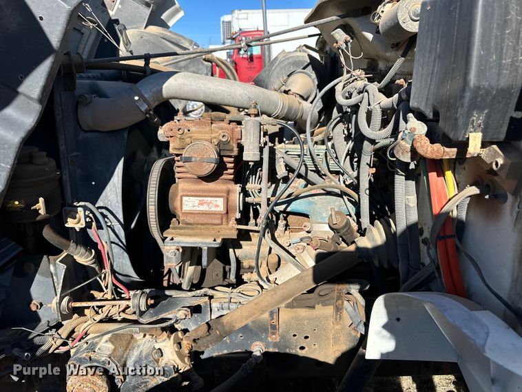 image for item OI9335 1992 International 4700 dump flatbed truck 