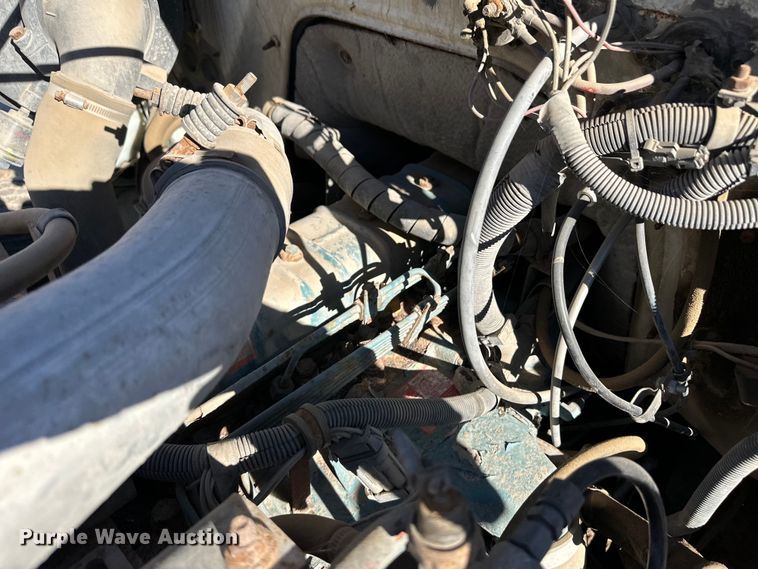 image for item OI9335 1992 International 4700 dump flatbed truck 