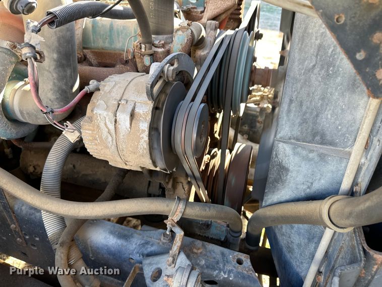 image for item OI9335 1992 International 4700 dump flatbed truck 