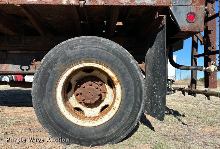 image for item OI9335 1992 International 4700 dump flatbed truck 