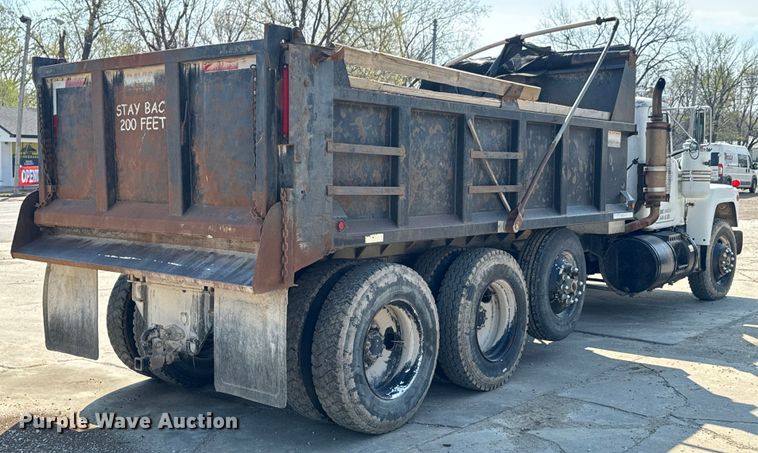 image for item OJ9686 1986 Mack R688ST dump truck