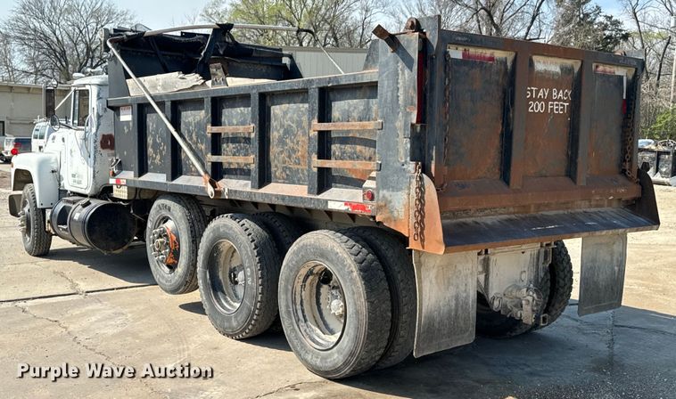 image for item OJ9686 1986 Mack R688ST dump truck