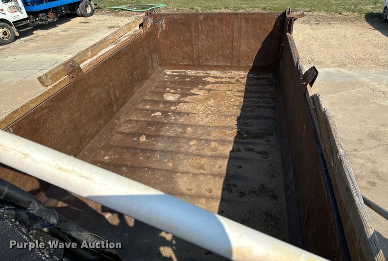 image for item OJ9686 1986 Mack R688ST dump truck