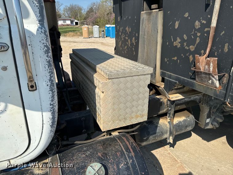 image for item OJ9686 1986 Mack R688ST dump truck