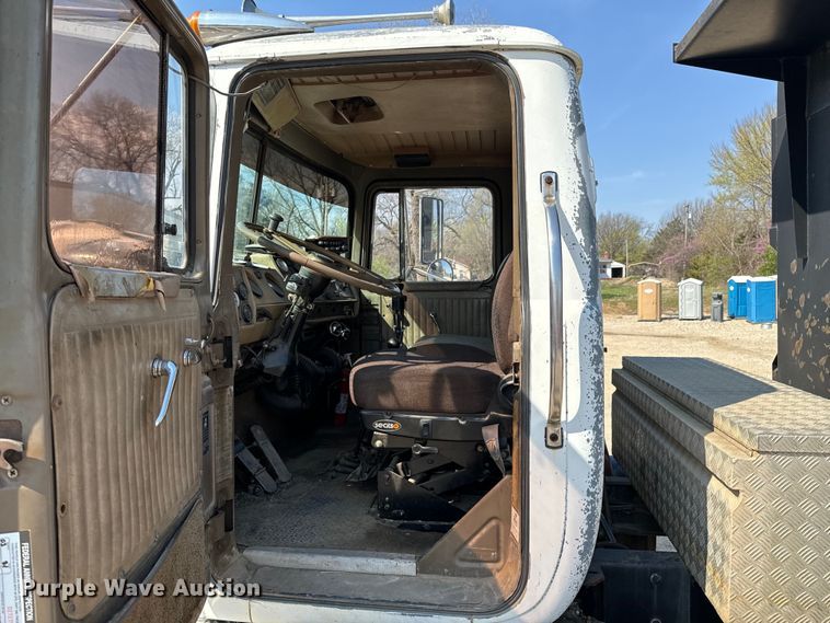 image for item OJ9686 1986 Mack R688ST dump truck