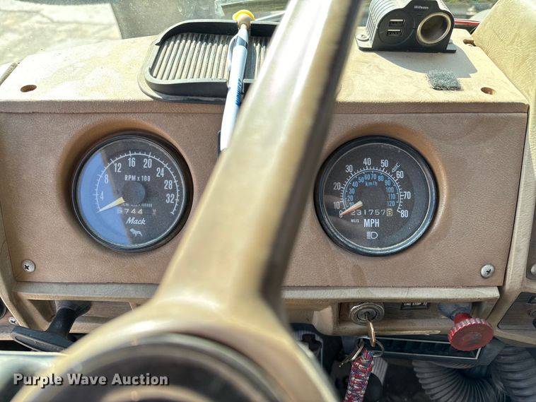 image for item OJ9686 1986 Mack R688ST dump truck