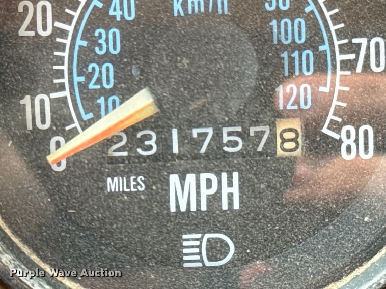 image for item OJ9686 1986 Mack R688ST dump truck