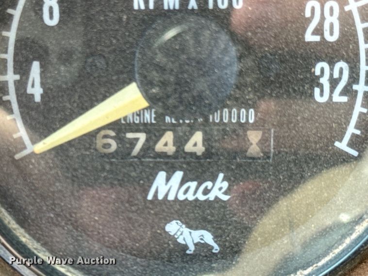 image for item OJ9686 1986 Mack R688ST dump truck