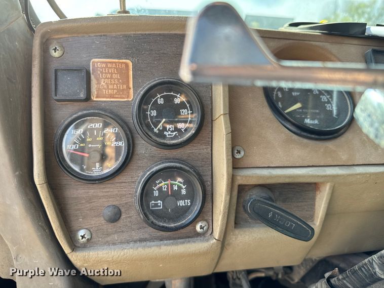 image for item OJ9686 1986 Mack R688ST dump truck