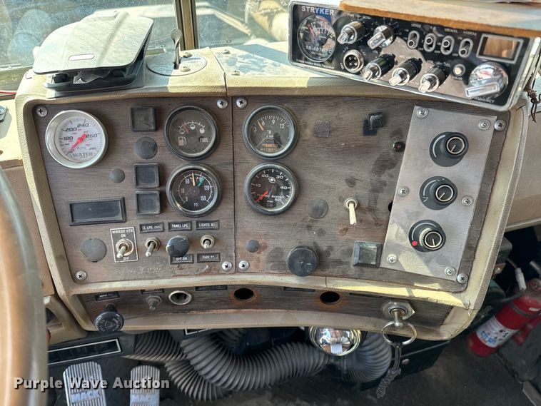 image for item OJ9686 1986 Mack R688ST dump truck