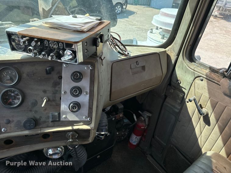 image for item OJ9686 1986 Mack R688ST dump truck