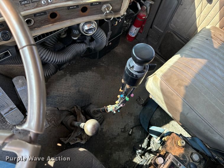 image for item OJ9686 1986 Mack R688ST dump truck