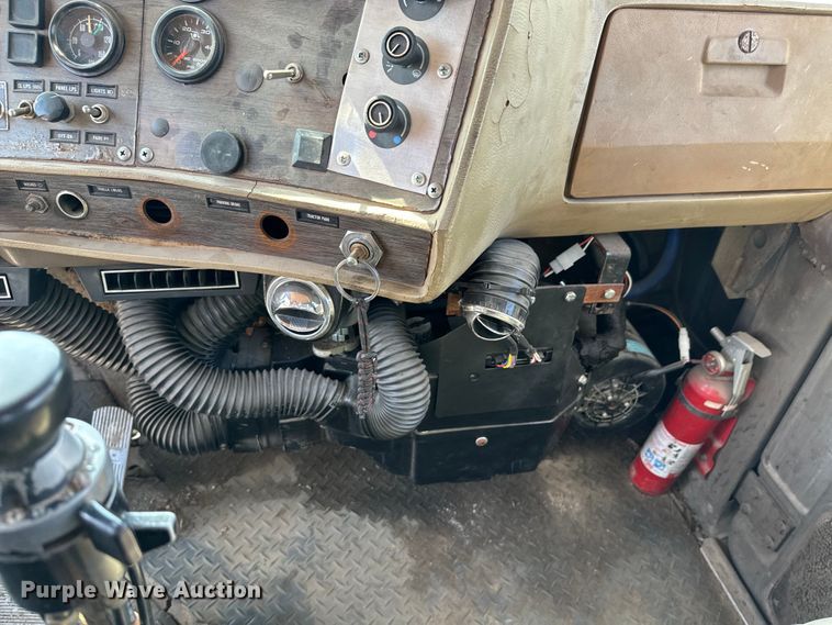 image for item OJ9686 1986 Mack R688ST dump truck