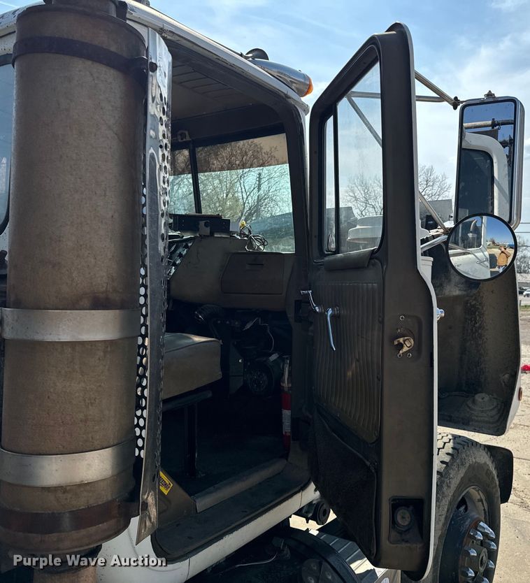 image for item OJ9686 1986 Mack R688ST dump truck