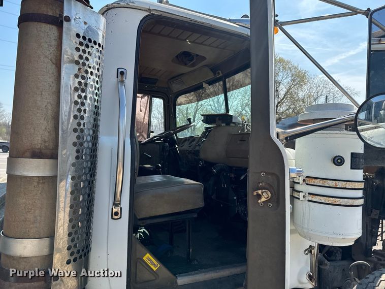 image for item OJ9686 1986 Mack R688ST dump truck