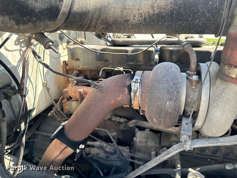 image for item OJ9686 1986 Mack R688ST dump truck