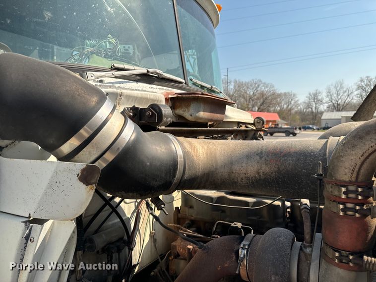 image for item OJ9686 1986 Mack R688ST dump truck