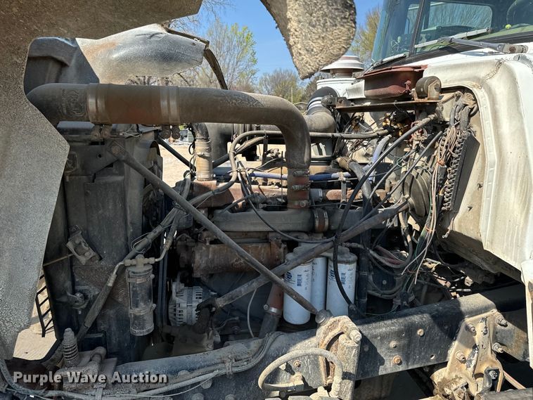 image for item OJ9686 1986 Mack R688ST dump truck