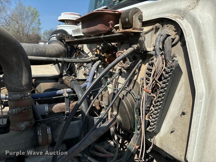 image for item OJ9686 1986 Mack R688ST dump truck