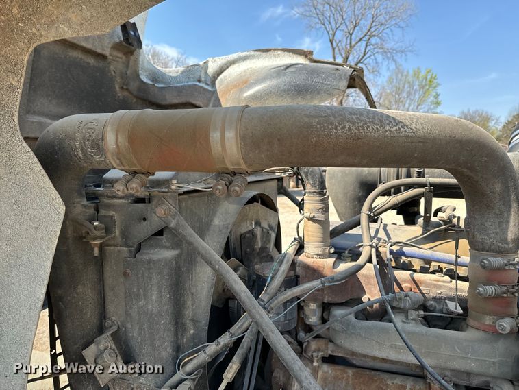 image for item OJ9686 1986 Mack R688ST dump truck