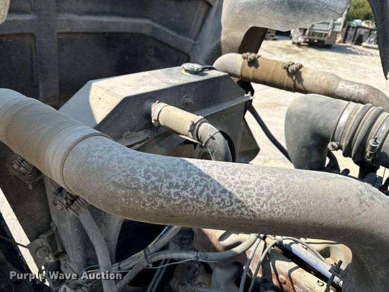 image for item OJ9686 1986 Mack R688ST dump truck