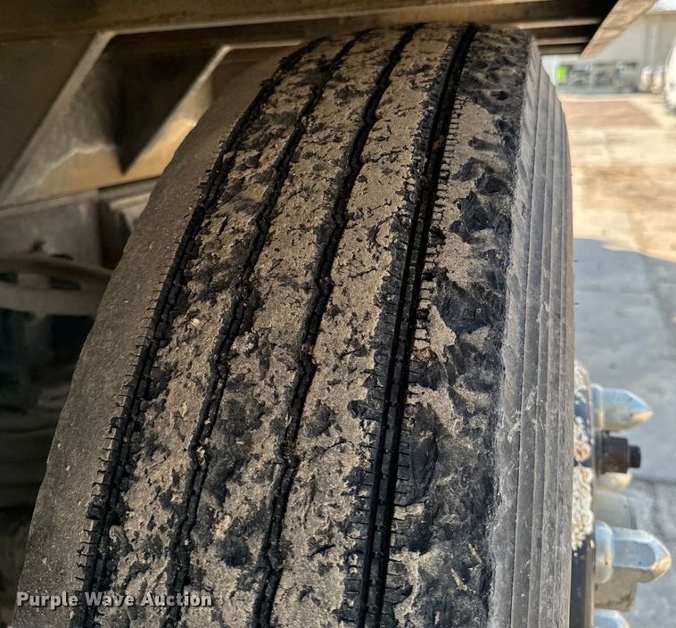 image for item OJ9686 1986 Mack R688ST dump truck