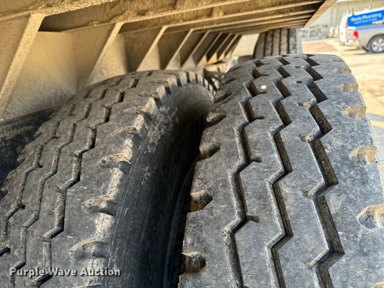 image for item OJ9686 1986 Mack R688ST dump truck