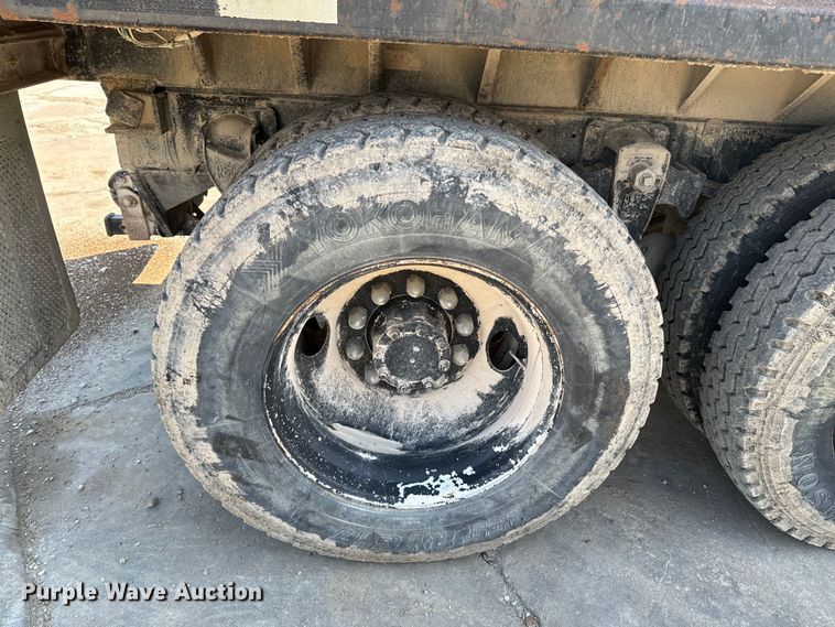 image for item OJ9686 1986 Mack R688ST dump truck