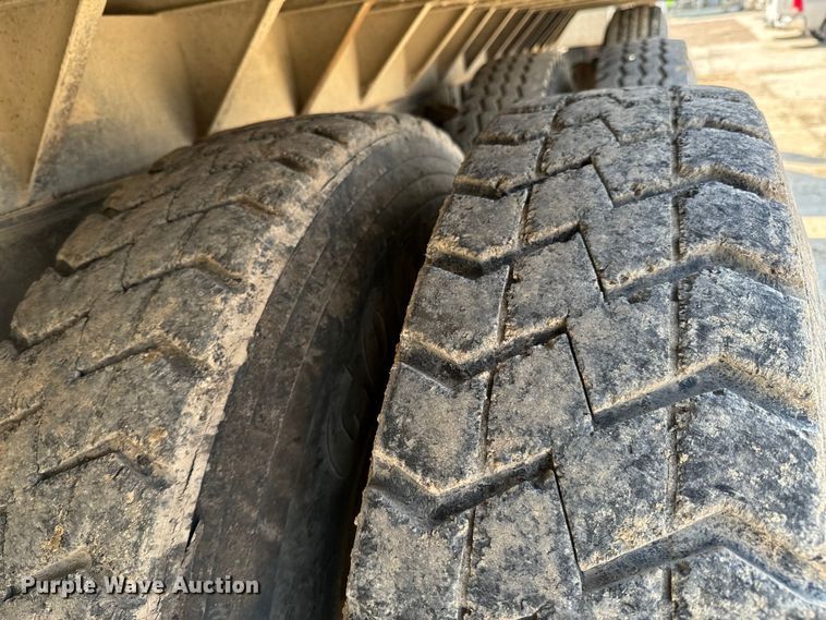 image for item OJ9686 1986 Mack R688ST dump truck