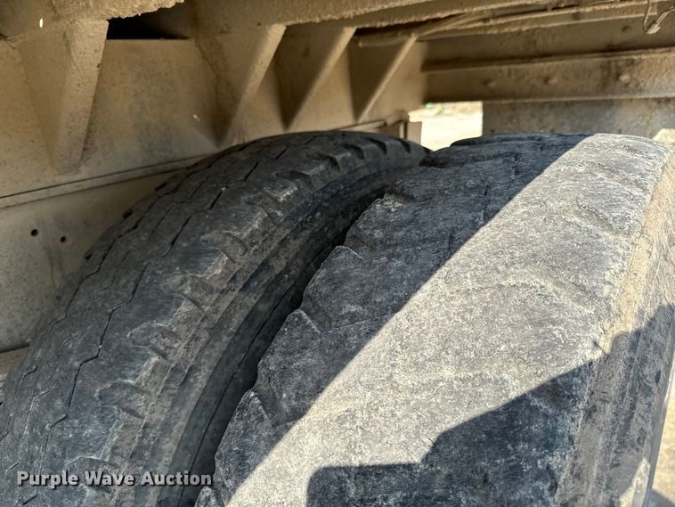 image for item OJ9686 1986 Mack R688ST dump truck