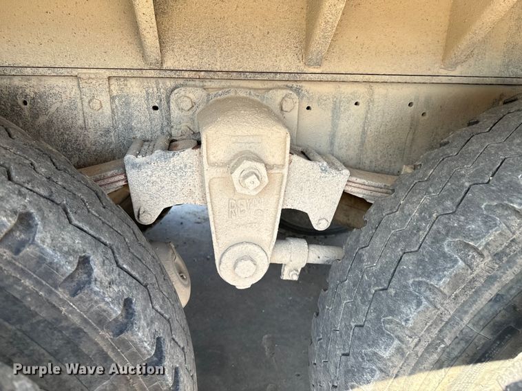 image for item OJ9686 1986 Mack R688ST dump truck