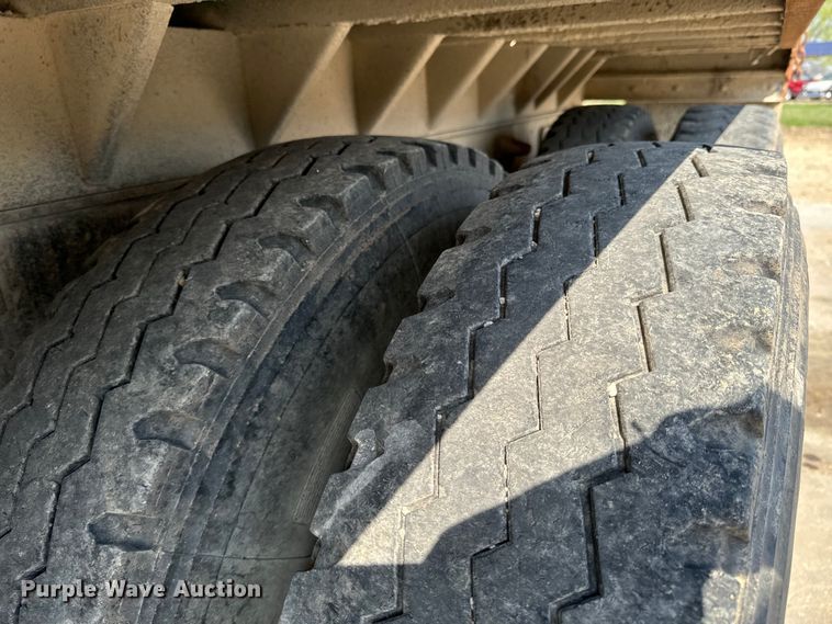 image for item OJ9686 1986 Mack R688ST dump truck