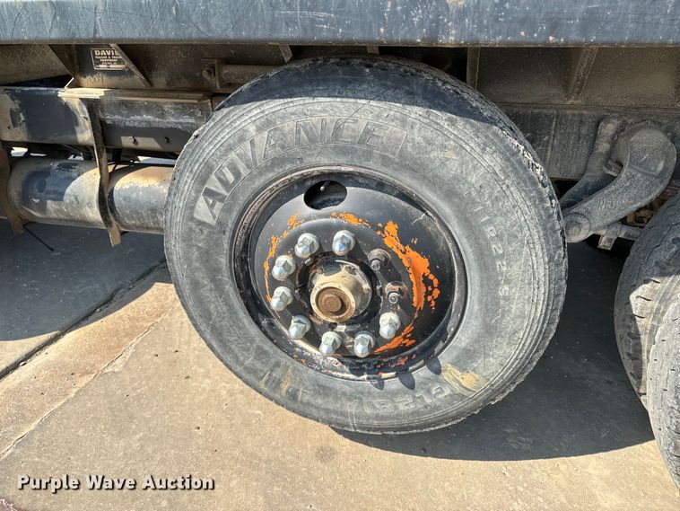 image for item OJ9686 1986 Mack R688ST dump truck