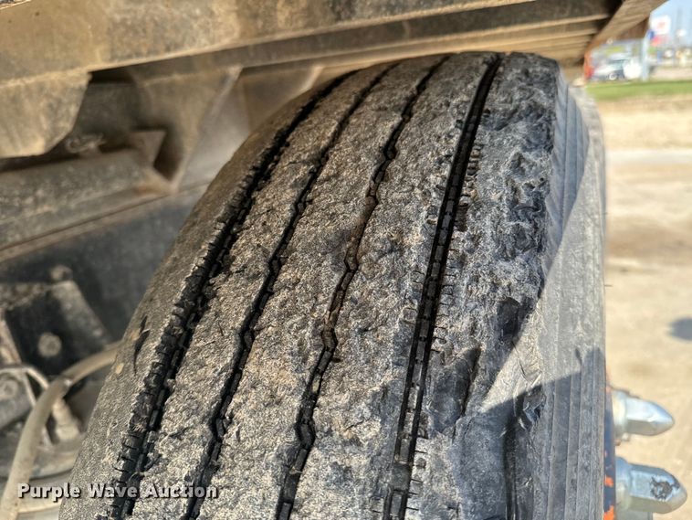 image for item OJ9686 1986 Mack R688ST dump truck