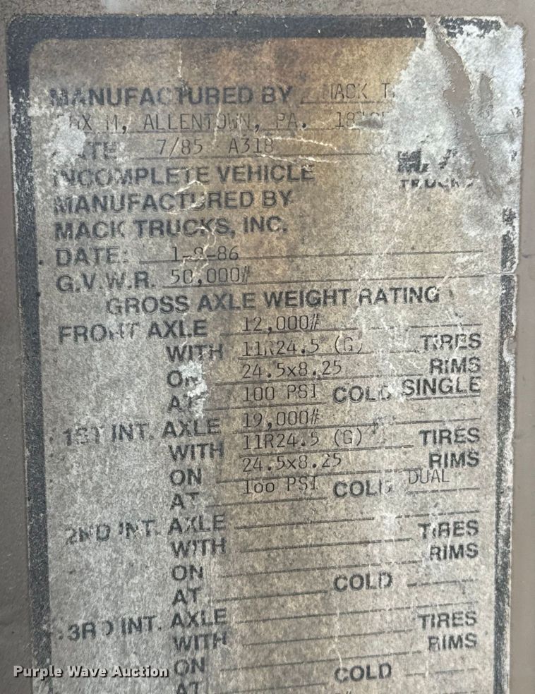 image for item OJ9686 1986 Mack R688ST dump truck