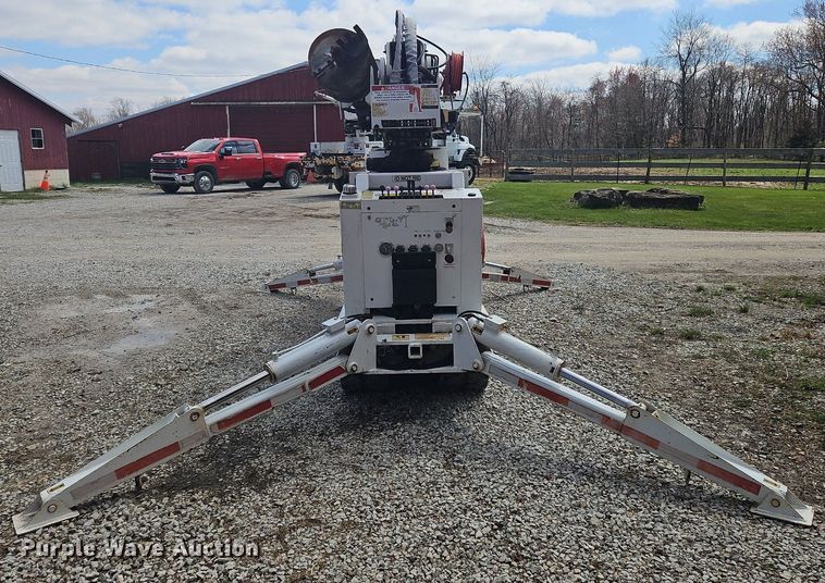 image for item OK9844 2006 EZ Hauler  3800 mini digger derrick