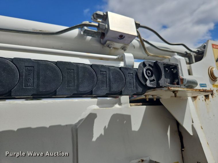 image for item OK9844 2006 EZ Hauler  3800 mini digger derrick