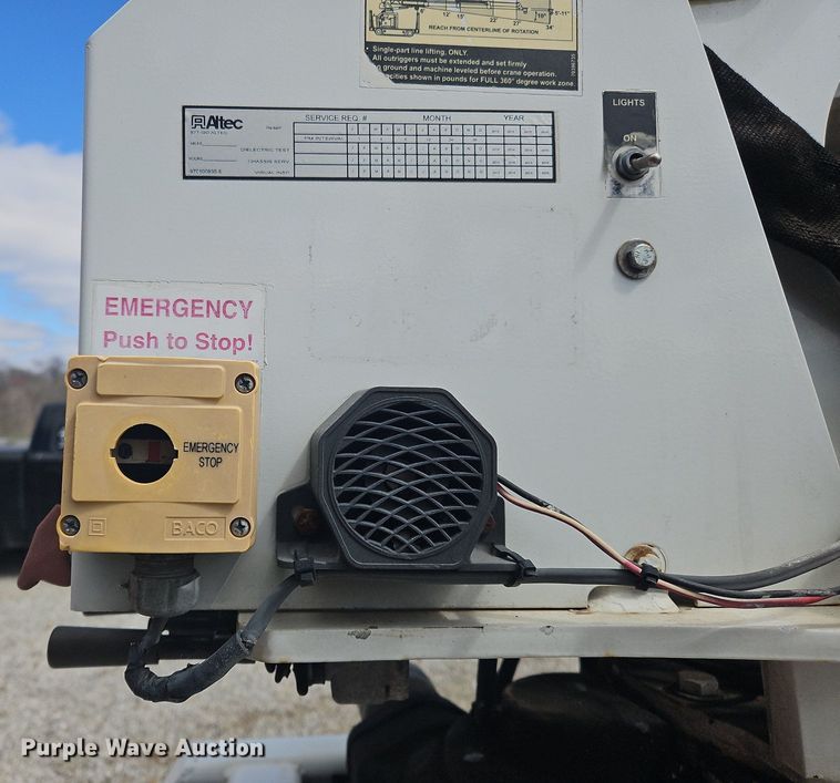 image for item OK9844 2006 EZ Hauler  3800 mini digger derrick