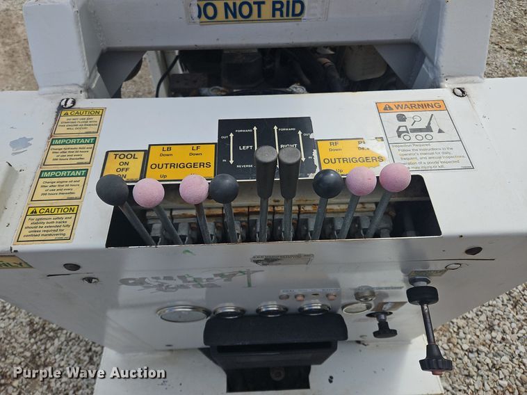 image for item OK9844 2006 EZ Hauler  3800 mini digger derrick