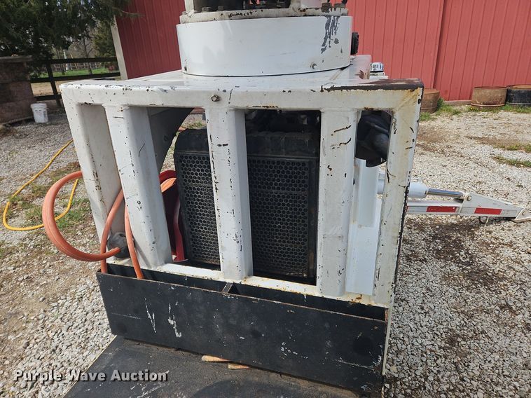 image for item OK9844 2006 EZ Hauler  3800 mini digger derrick