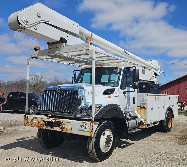 image for item OK9845 2012 International  7300 bucket truck