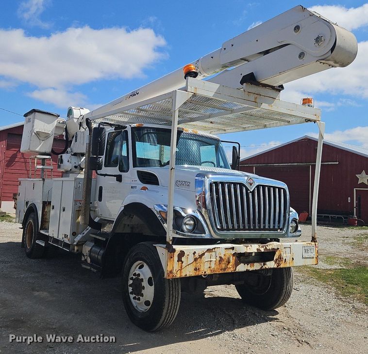 image for item OK9845 2012 International  7300 bucket truck